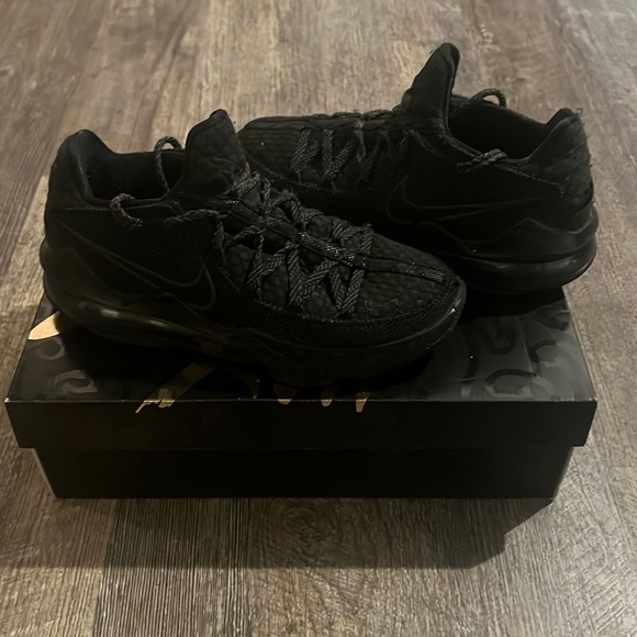 Lebron 17 low basketball shoes - Picture 1 of 4